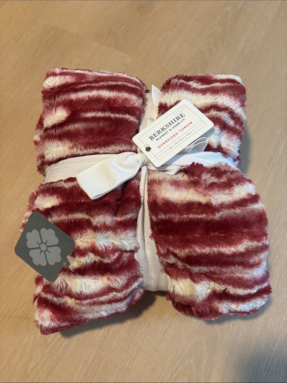 NWT Berkshire Plush Oversized Throw 60" x 70"